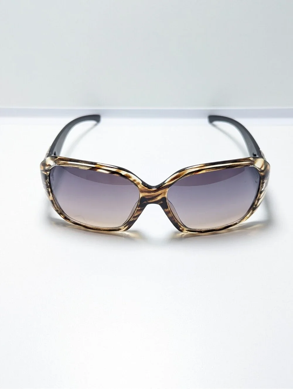 DG 26976 Womens Leopard Rectangle Sunglasses Purple Gradient